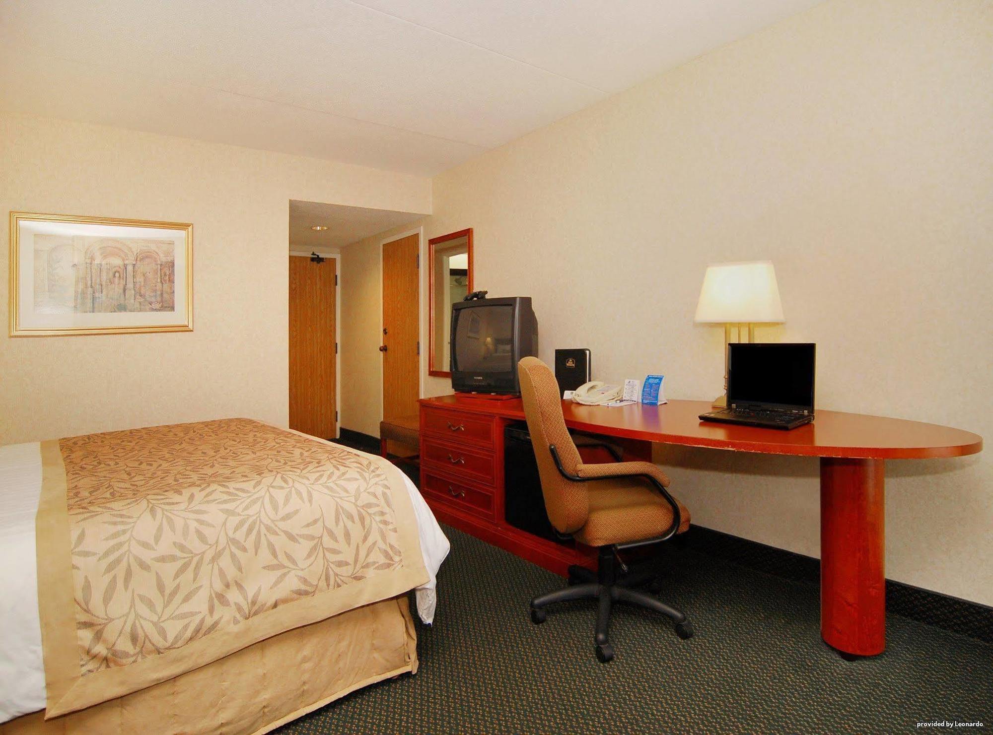 Quality Inn & Suites Brampton Eksteriør bilde