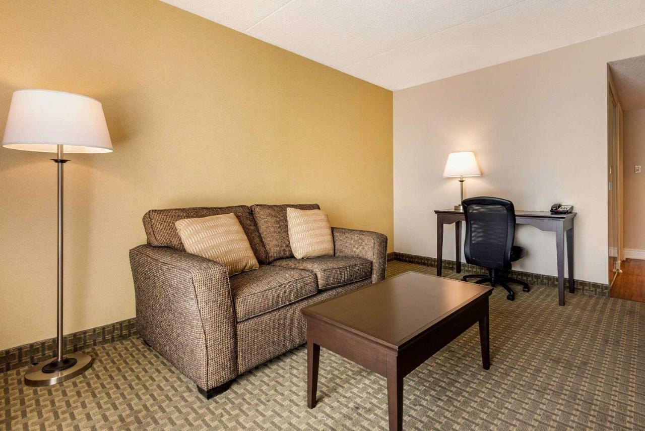 Quality Inn & Suites Brampton Eksteriør bilde